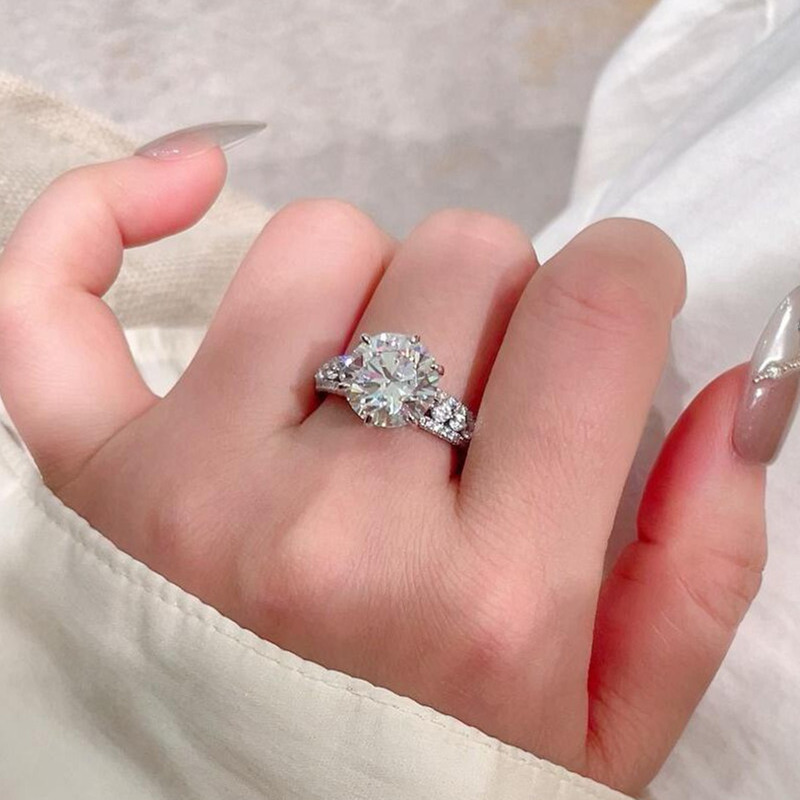 4캐럿, 뛰어난 광채를 자랑하는 클래식한 6갈래 디자인 - Moissanite Engagement Ring 1 Carat 리뷰 및 가격