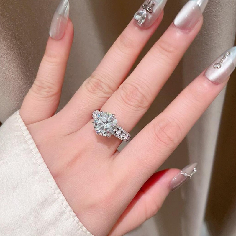 4캐럿, 뛰어난 광채를 자랑하는 클래식한 6갈래 디자인 - Moissanite Engagement Ring 1 Carat 리뷰 및 가격